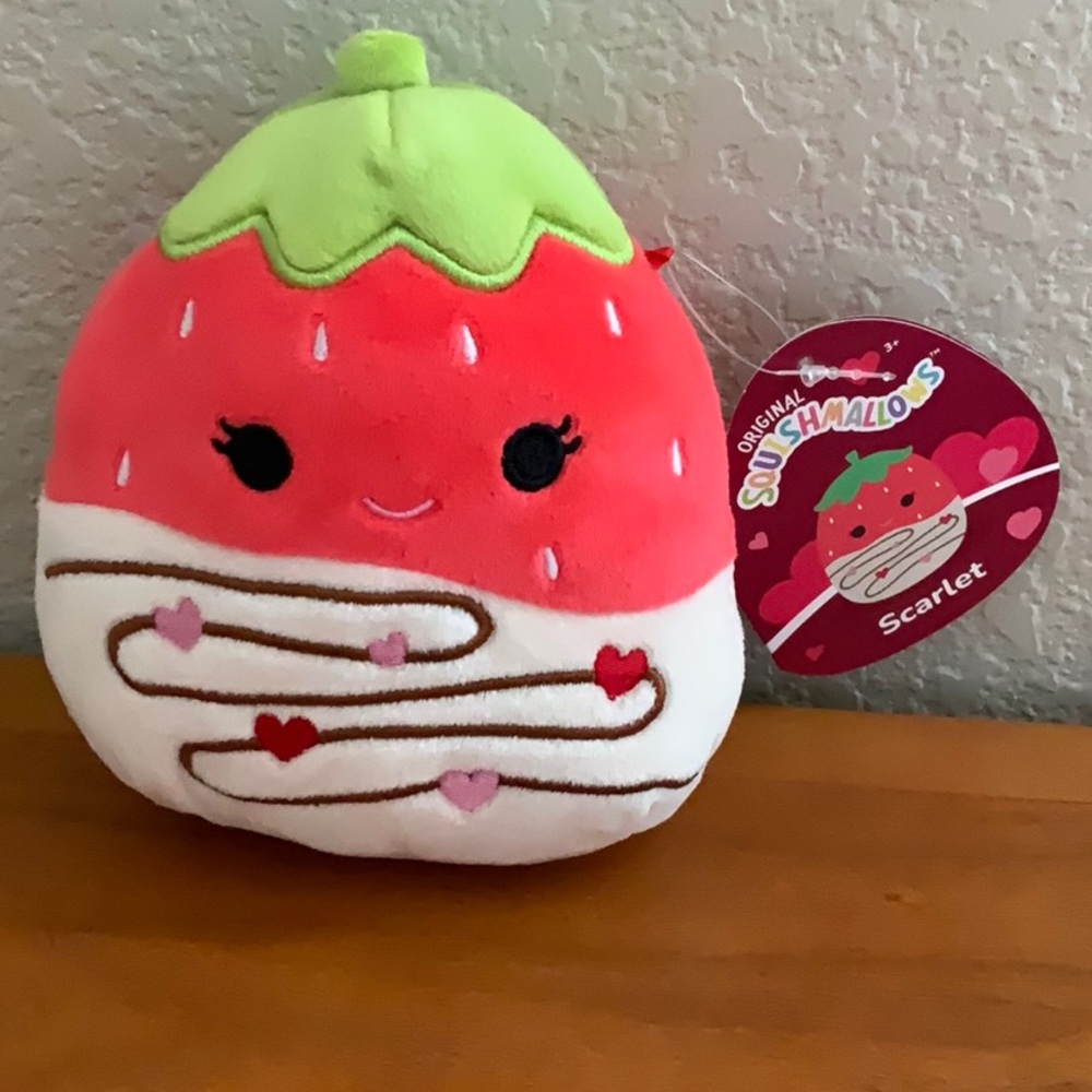 Squishmallows Scarlet White Chocolate Dipped Strawberry 5” NWT Valentine Hearts